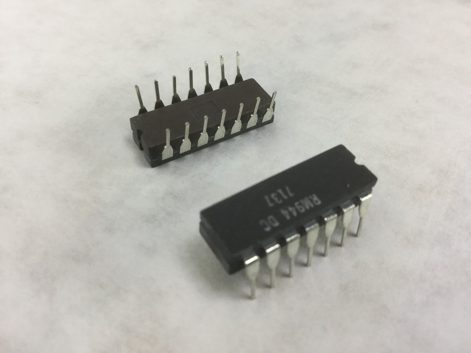 RM944 DC (7137) 14 Pin, Lot of 12, NEW
