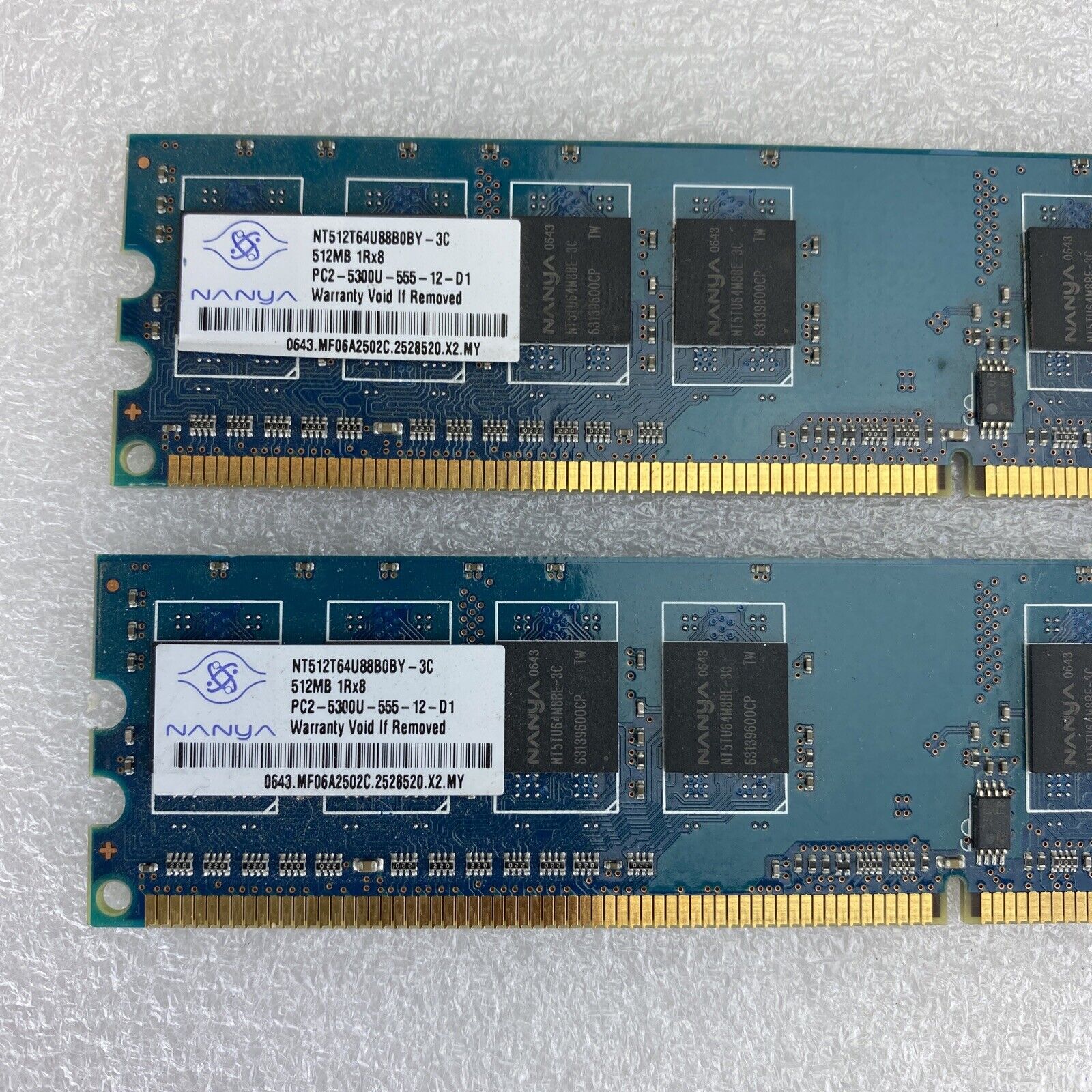 2x 512MB Nanya NT512T64U88B0BY-3C 1Rx8 PC2-5300U-555 667MHz DDR2 memory RAM