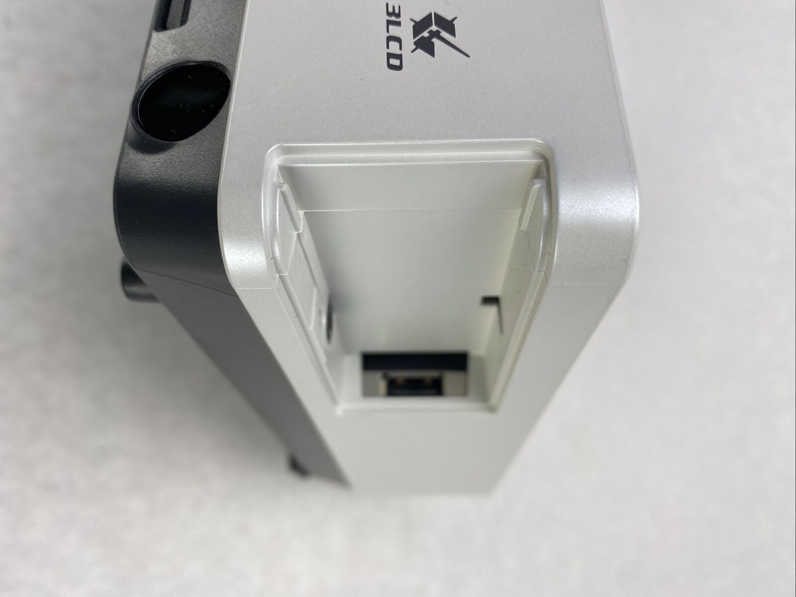 Epson PowerLite EMP-1705 3LCD Multimedia Projector BAD LAMP + Remote