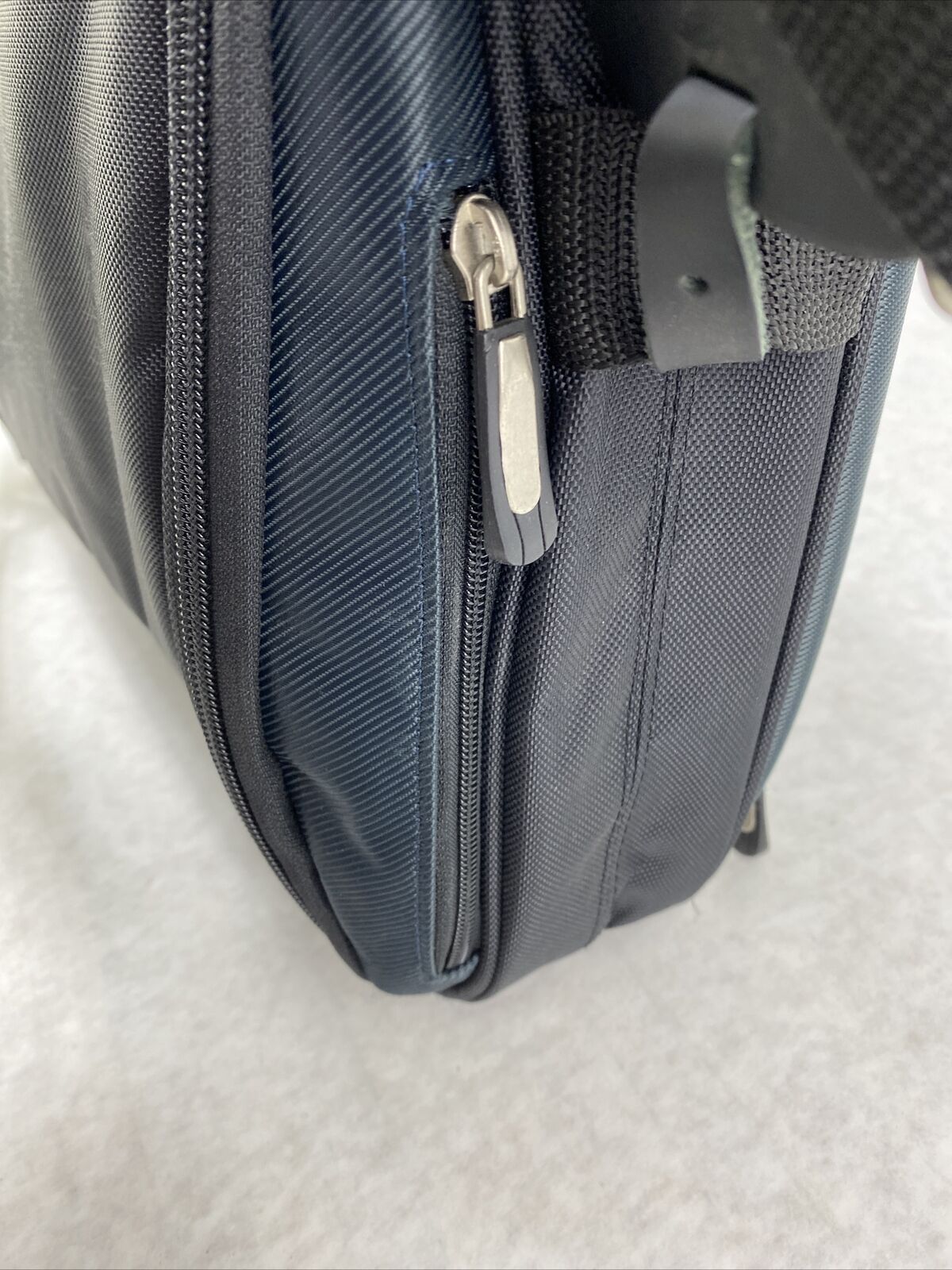 HP branded HP400-03 Top Load Laptop Shoulder Carry Case Satchel Pine Green
