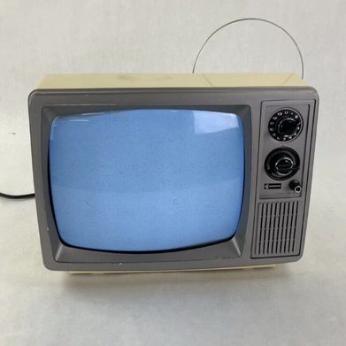 Vintage Samsung Dial Television BT-316NR 28 WATTS 1982