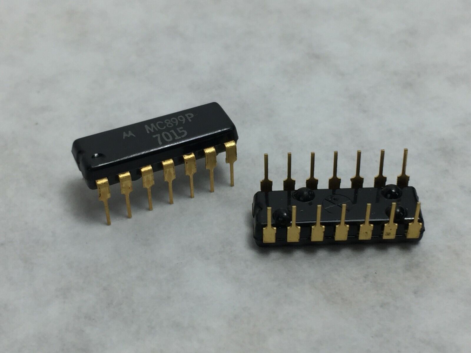 Motorola MC899P 14 Pin Gold Dip IC  (5) Lot of 5