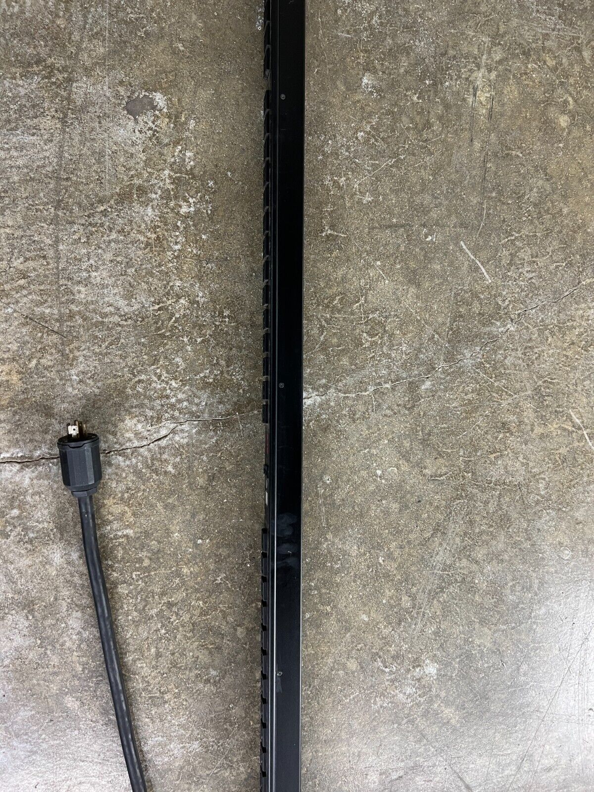 APC AP7862 Metered Server Rack PDU 120/208V 16A 42 Outlets