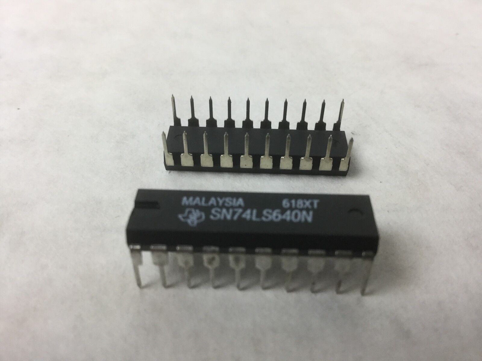 TEXAS SN74LS640N, IC BUS TRANSCEIVER 8BIT 20 DIP, Lot of 2