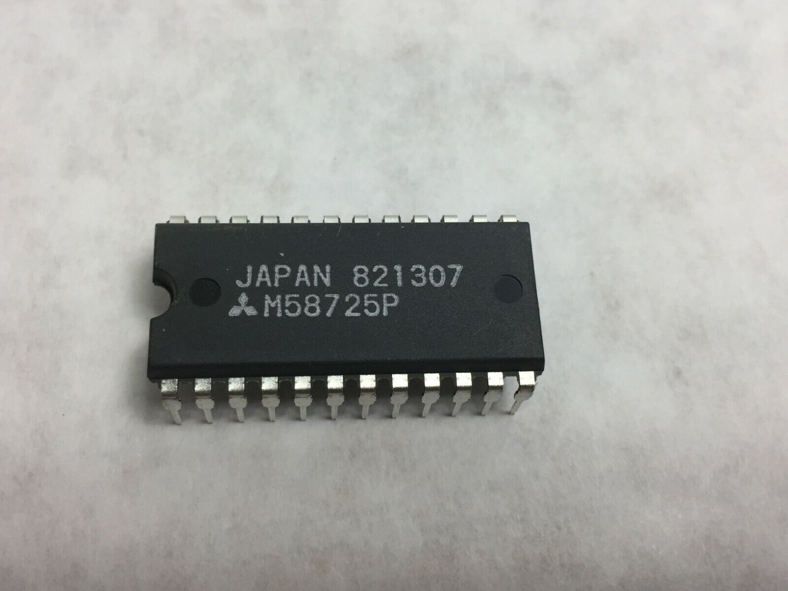 Mitsubishi  M58725P  24 Pin  Lot of 9  NOS