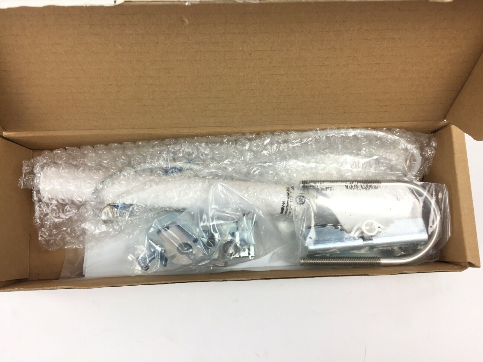 Cisco 800-26277-01 AIR-ANT5160V-R Mast and Beam Mount 5GHz, 6dBi Omnidirectional