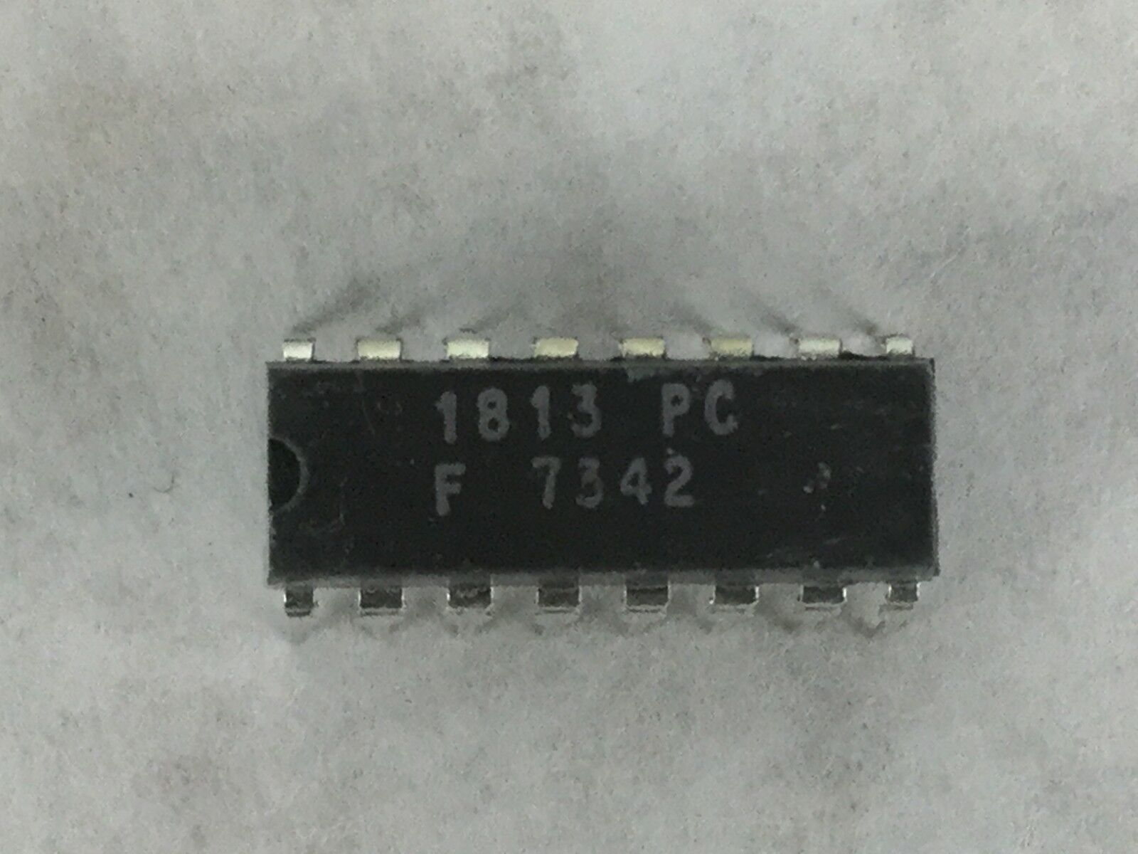 Genuine FAIRCHILD 1813 PC  F 7342 16-Pin Dip Integrated Circuit  Lot of 30