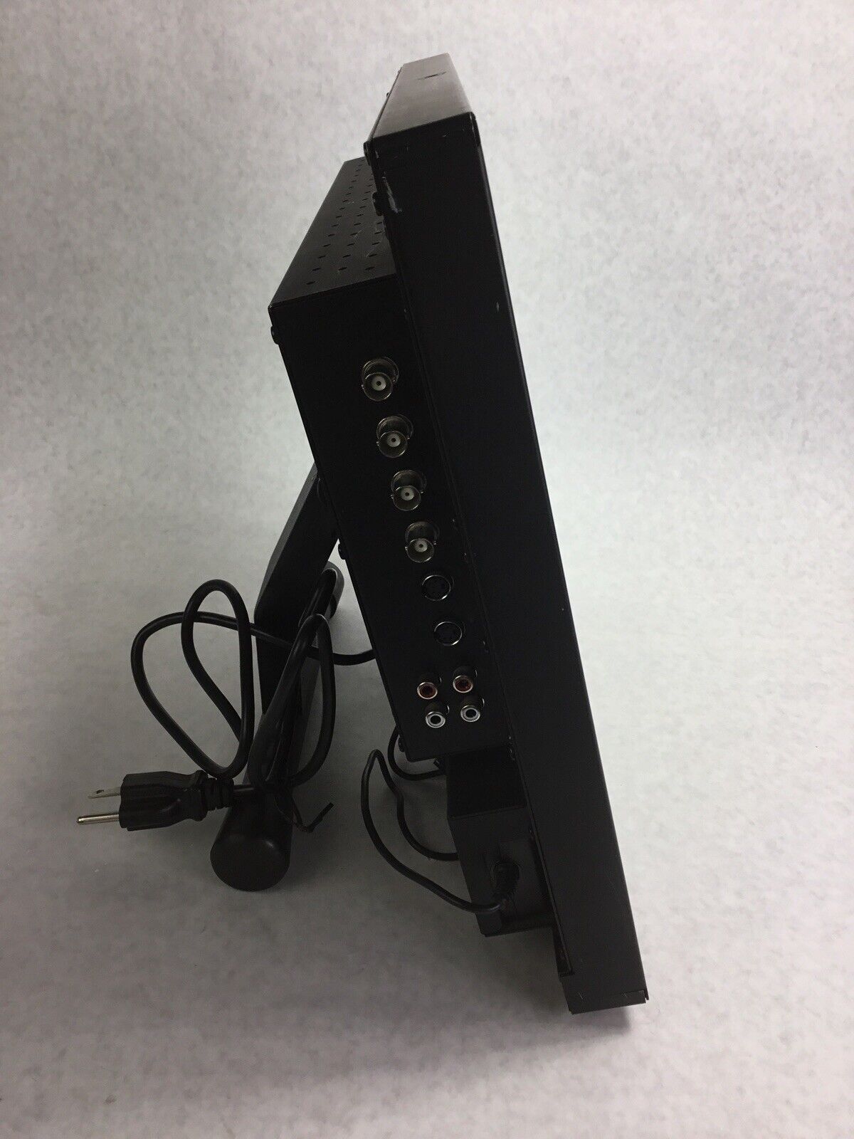 NAV 17RTC 17 Inch Premium LED Monitor w/ Built In Speakers - Grade B