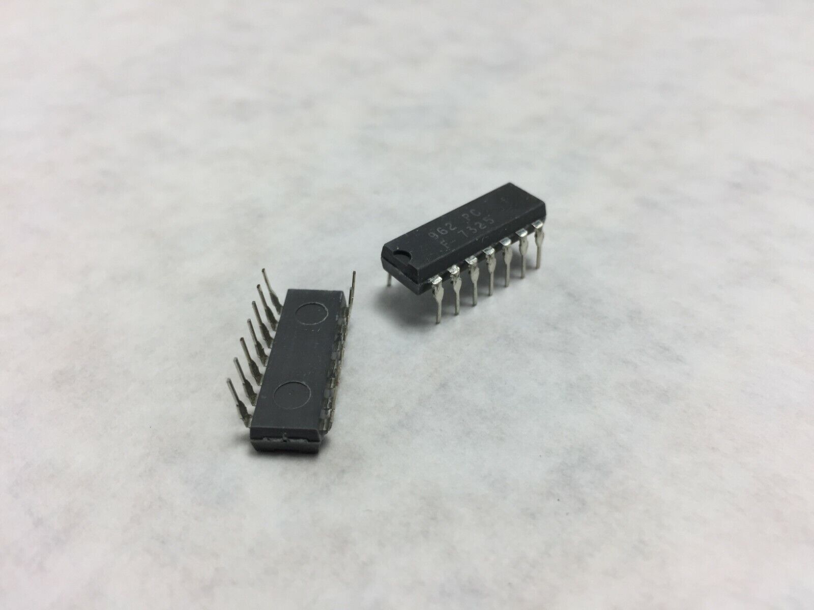 Fairchild 962 PC Integrated Circuit  Lot of 6 NOS