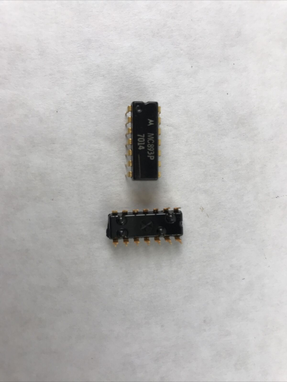Lot of (5) Motorola MC893P 14 Pin Dip Gold Integrated Circuits