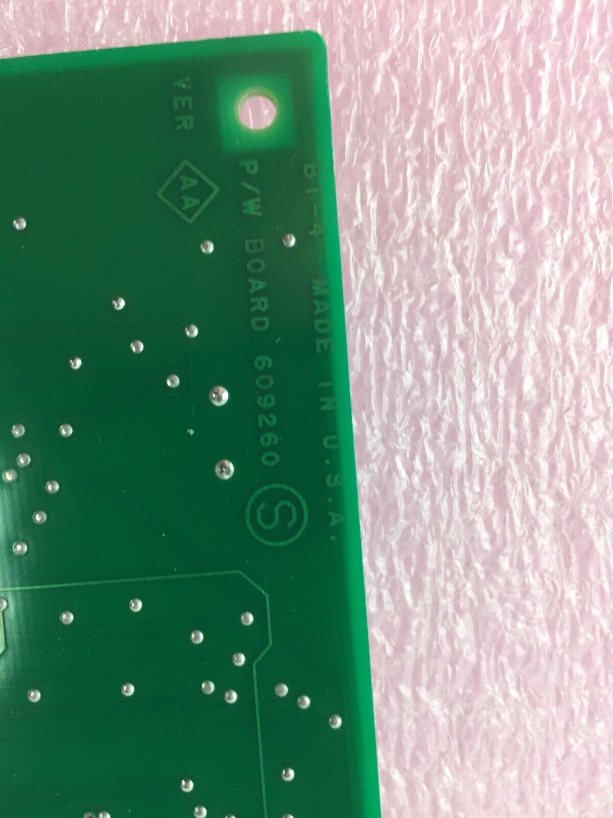 Circuit Board - Chips B0915X-01XX 9746 F82C836 - 609260 - Untested