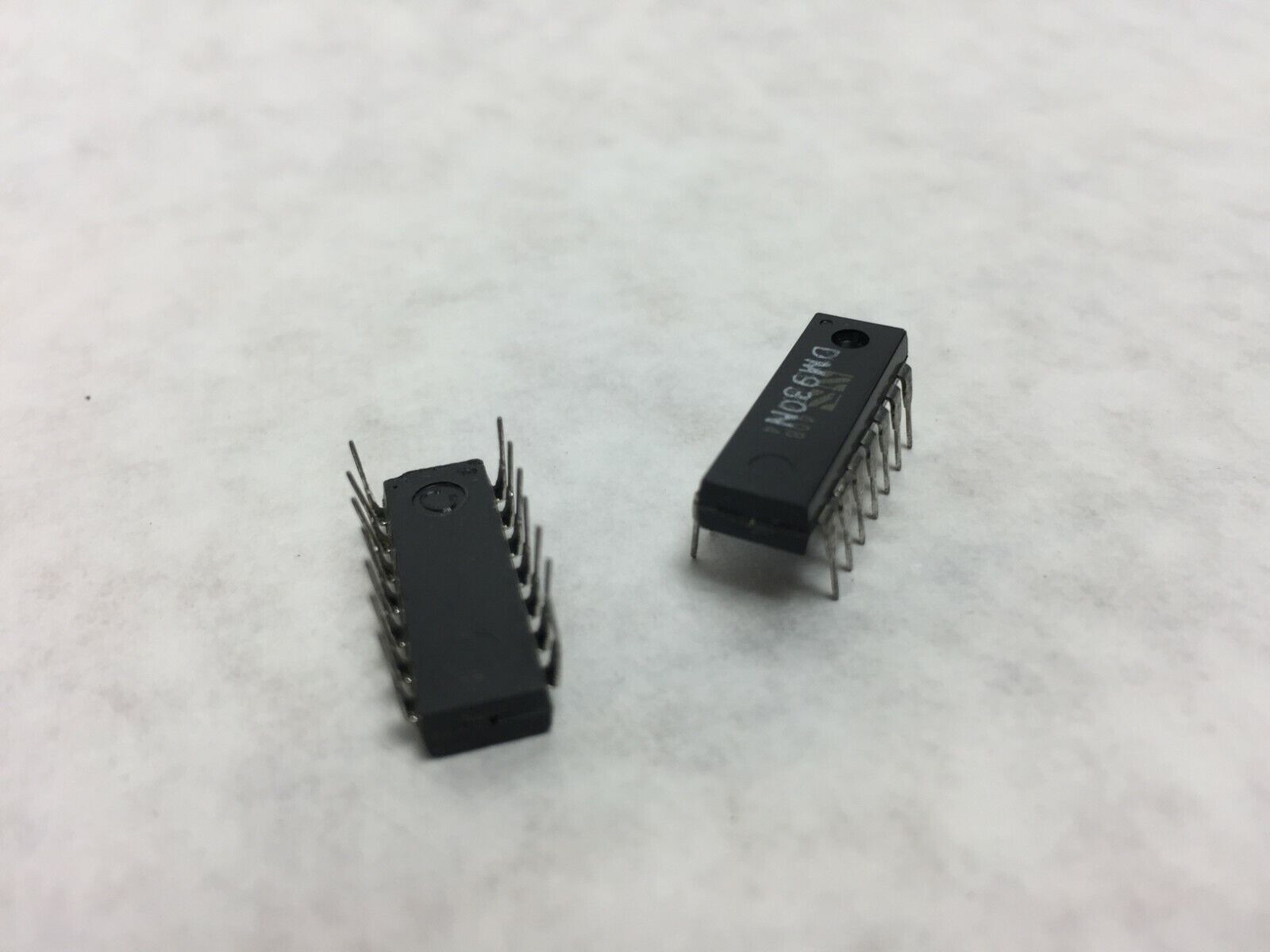 (6) DM930N Integrated Circuits  Lot of 6