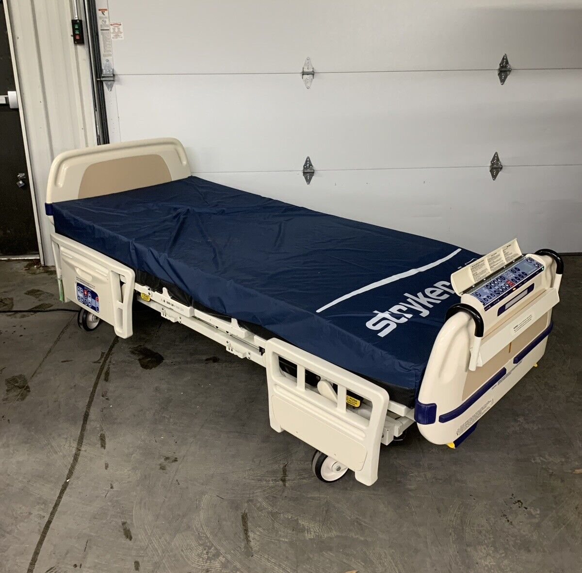 Stryker Epic Bed 2030 Critical Care Hospital Bed w/ Comfort Gel Mattress