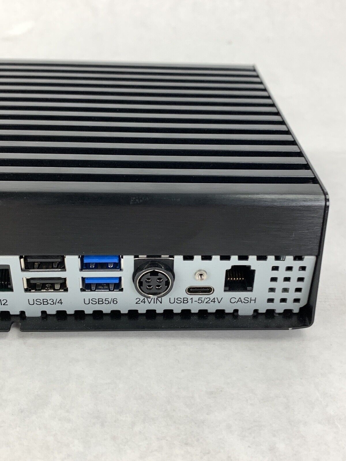 Wincor Nixdorf BEETLE M1350 POS System Celeron 4305 UE 2.0 GHz 8 GB No OS No HDD
