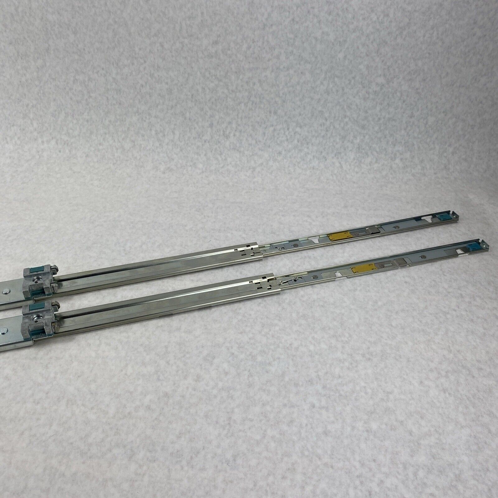 Accuride 03142 Medium-Duty Full Extension Drawer Slide