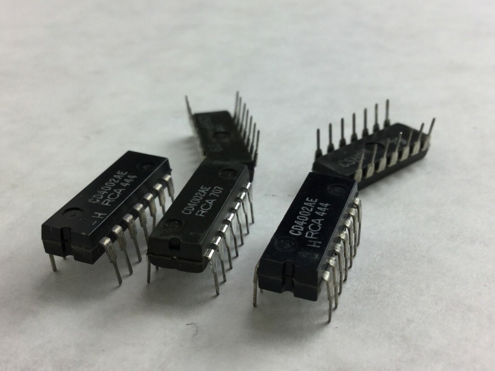 Genuine RCA CD4002AE Integrated Circuit  14 Pin Dip  Lot of 5