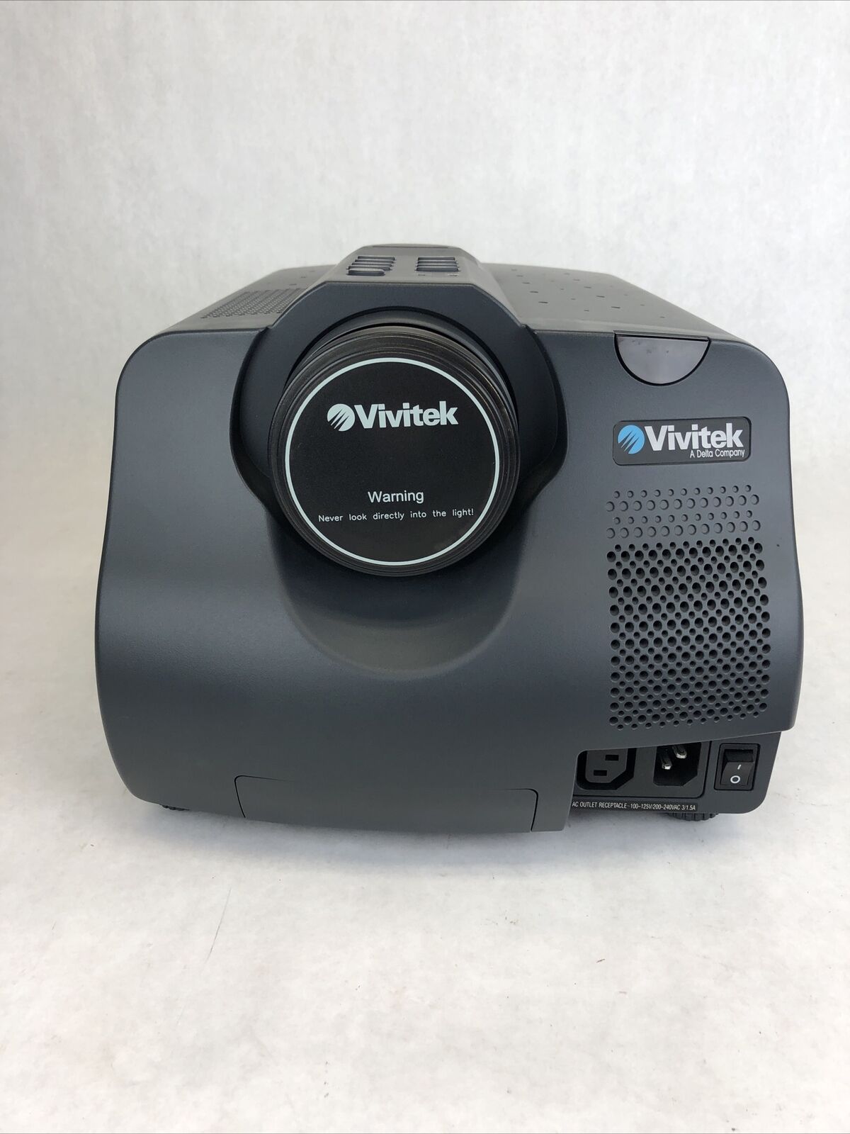 Vintage Vivitek Voyager A400 LCD Projector 407H:20 750 Lumens With Remote