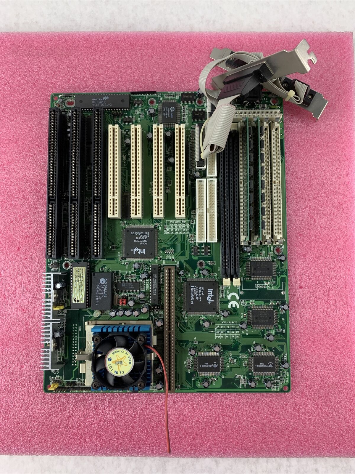 Shuttle 557 v1.32 Socket 7 Motherboard Intel Pentium 133MHz 32MB RAM Cut Fan