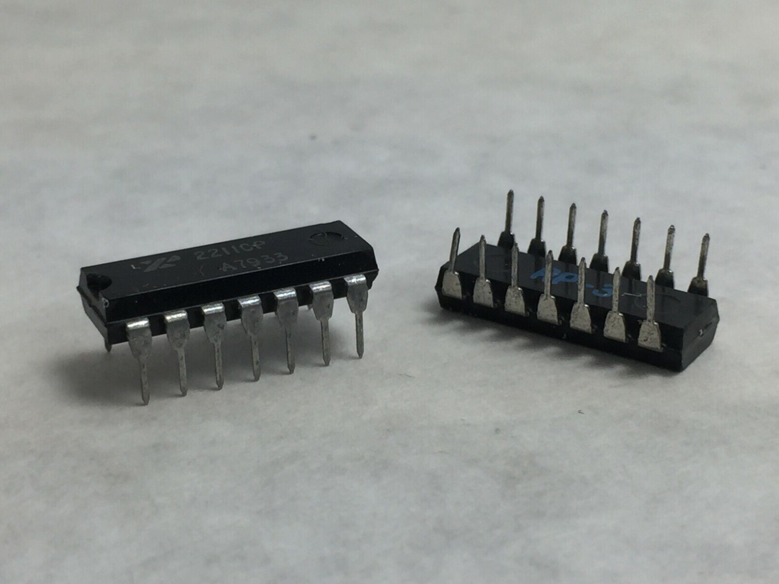 (12) Exar 2211CP 14 Pin Dip  Lot of 12
