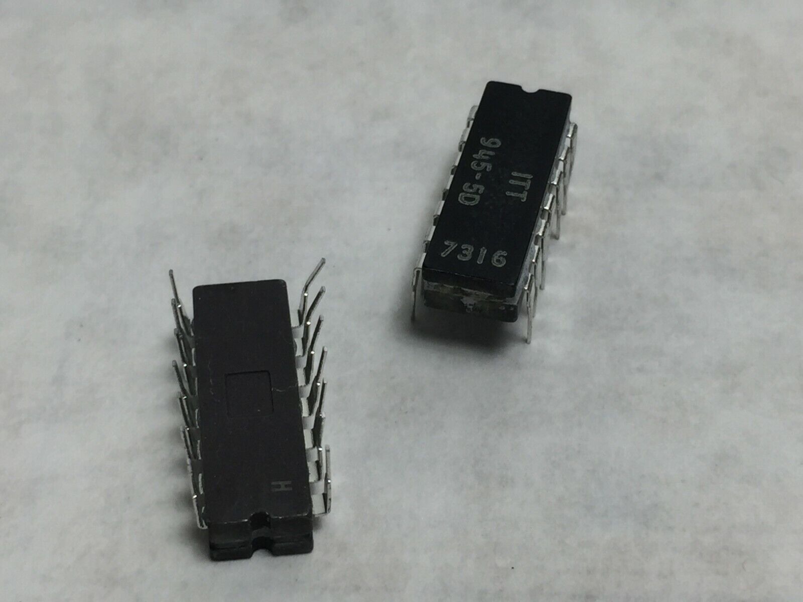 ITT 945-5D Integrated Circuits  Lot of 7 NOS
