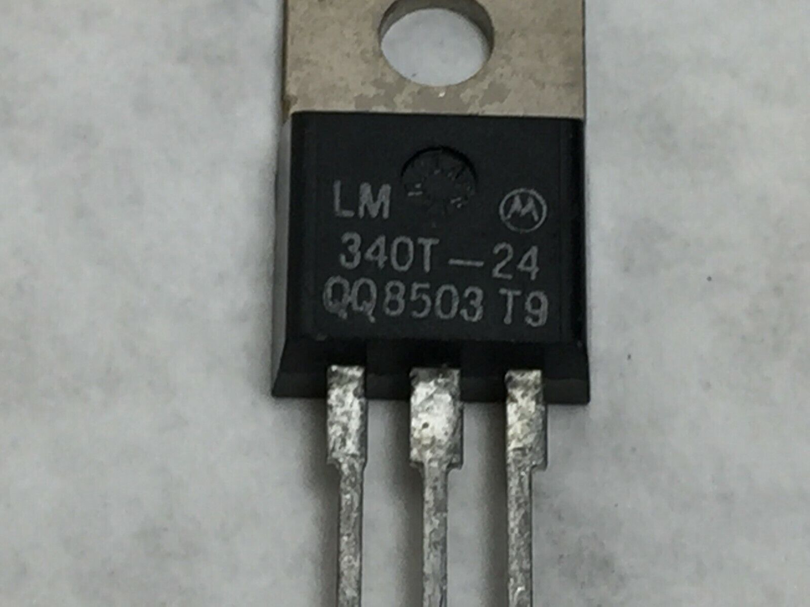 NOS  Motorola LM340T-24   Lot of 44