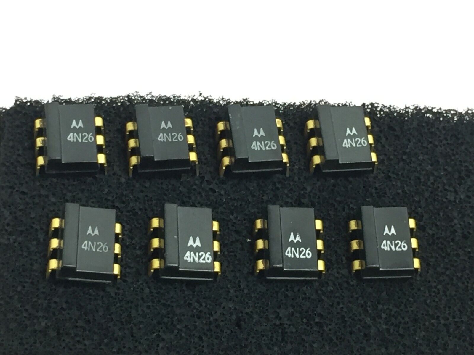 Motorola 4N26 6-Pin DIP Optoisolators Transistor Output   Lot of 8   NOS