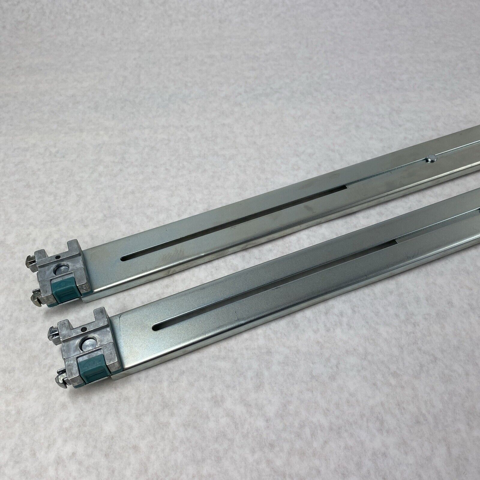 Accuride 03142 Medium-Duty Full Extension Drawer Slide