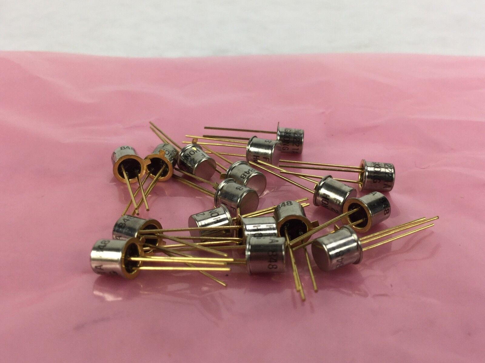 NEW Fairchild 2N2221A Bipolar Transistors - BJT, TO-18, Lot of 17, NEW