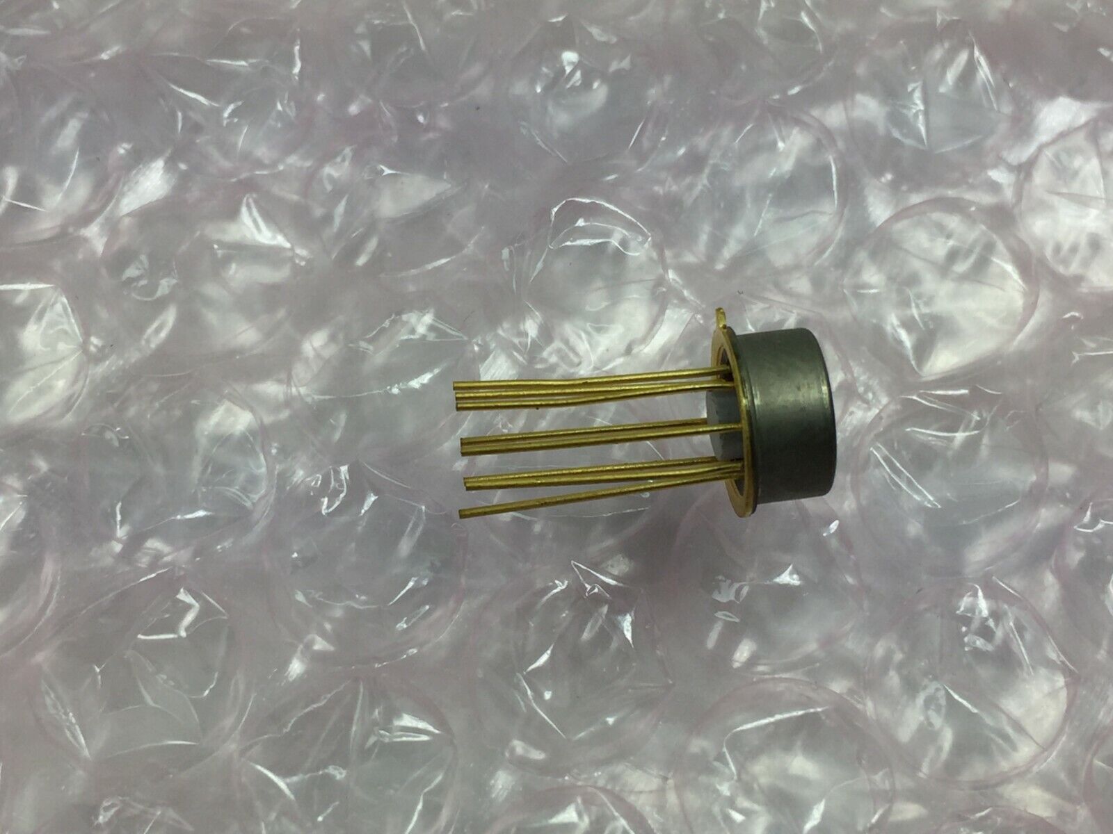 710CE Integrated Circuit Gold Pin  NOS