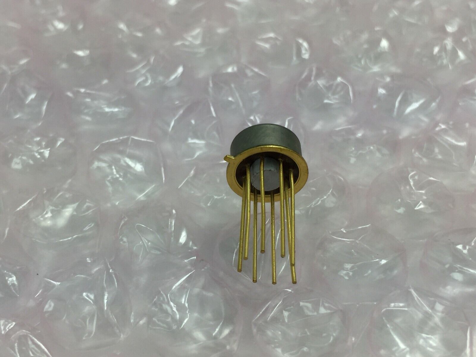 710CE Integrated Circuit Gold Pin  NOS