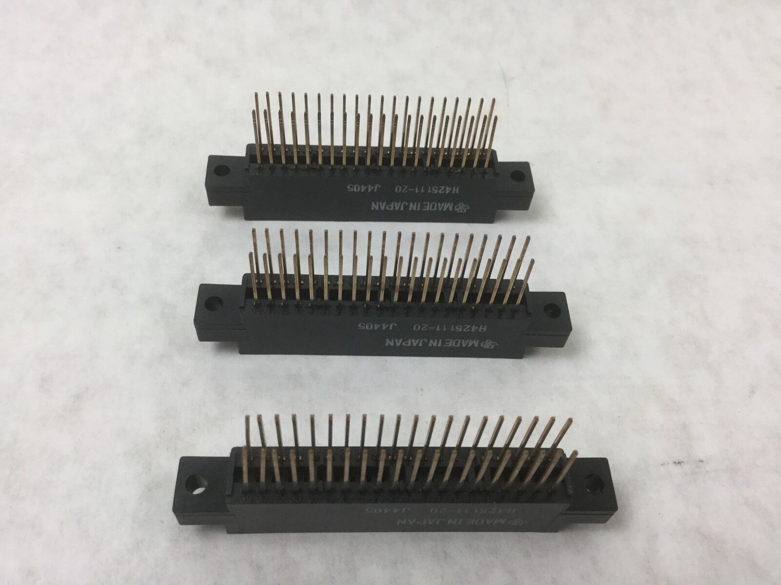 Texas H425111-20 Connector Receptacle, (Lot of 3)