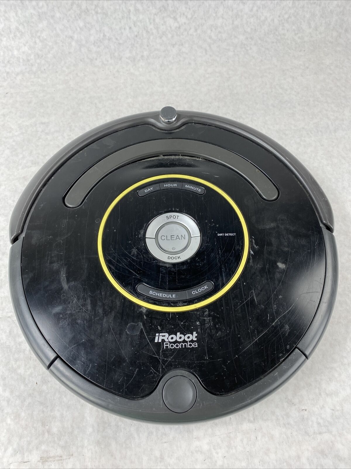 iRobot Roomba 650 Vacuuming Robot No Charging Dock BAD BATTERY