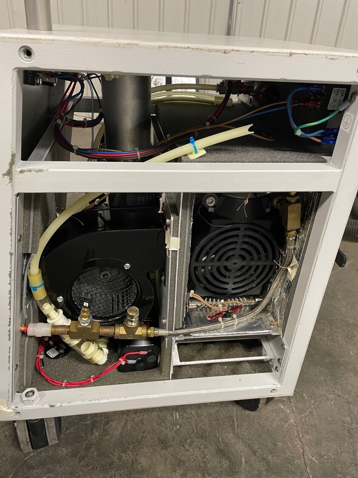 Newport Medical C250 Air Compressor C250-110/120V-R, 39.5 Hours, NMI