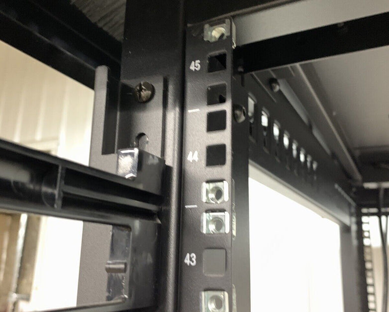 Siemen Vertipod Server Rack 45U Vp2-0AC111 Right Side No Panels