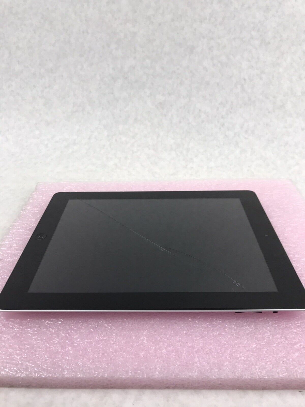 Apple iPad 4th Gen. Black 16GB 9.7" A1458 MC769LL/A Wi-Fi