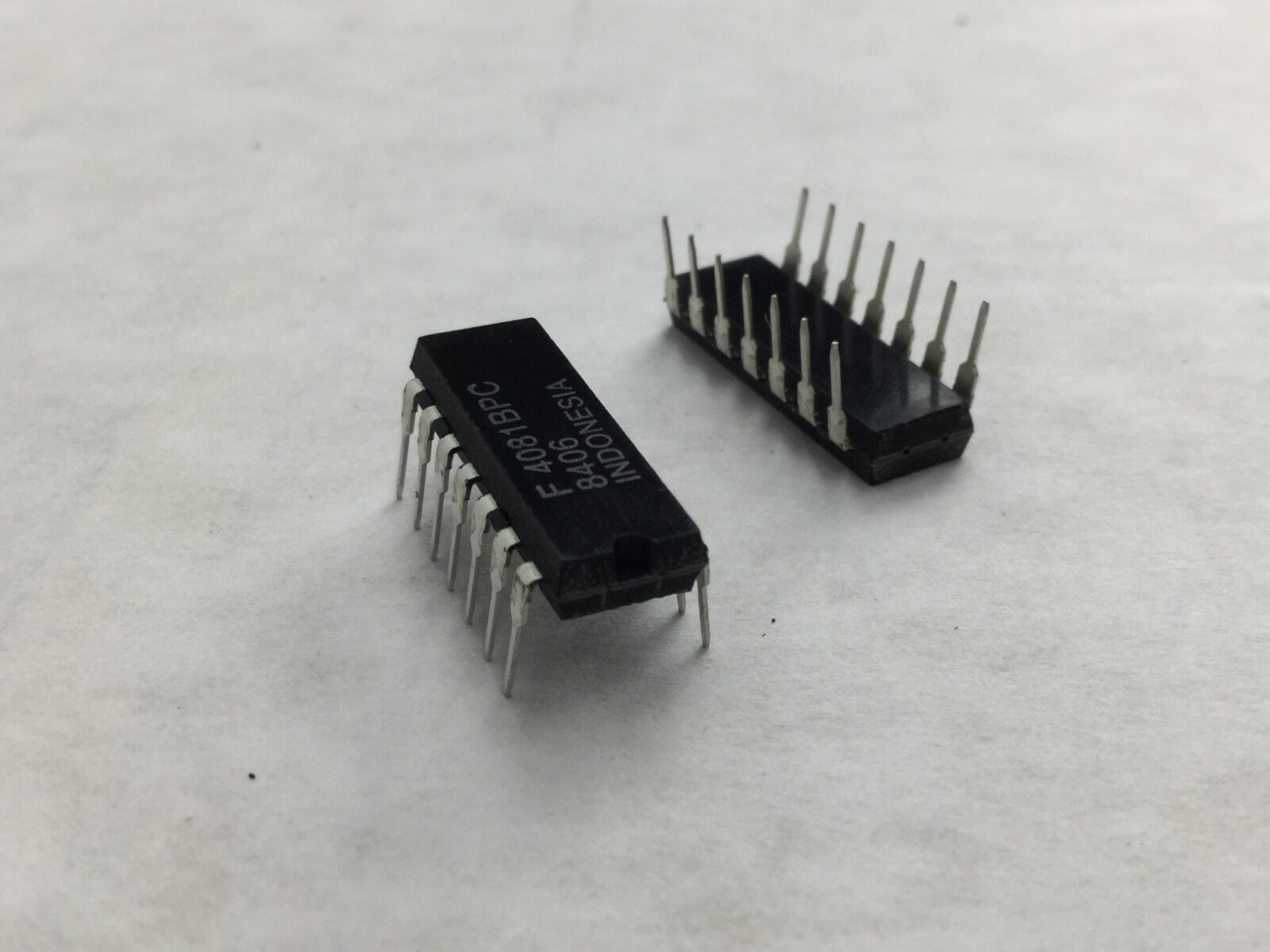Genuine FAIRCHILD 4081BPC 14 Pin  Lot of 24
