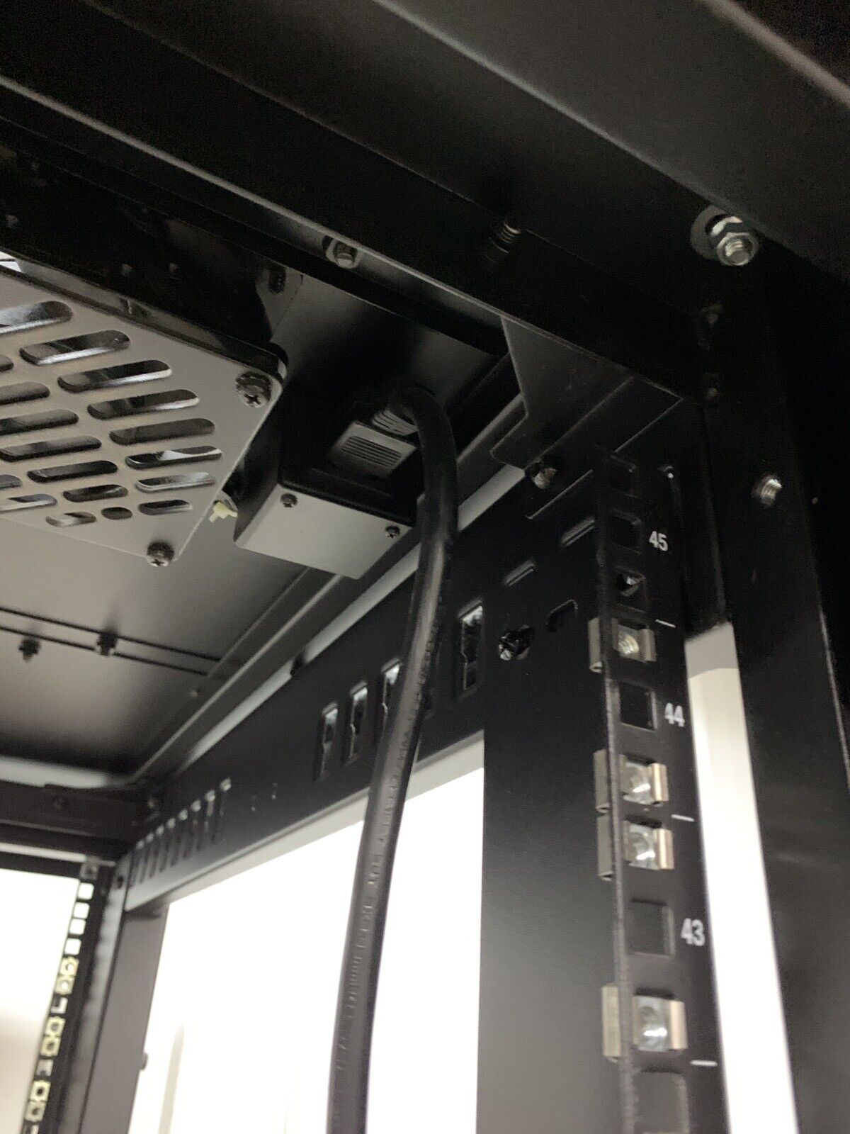 Siemen Vertipod Server Rack 45U Vp2-0AC111 Left Side No Panels