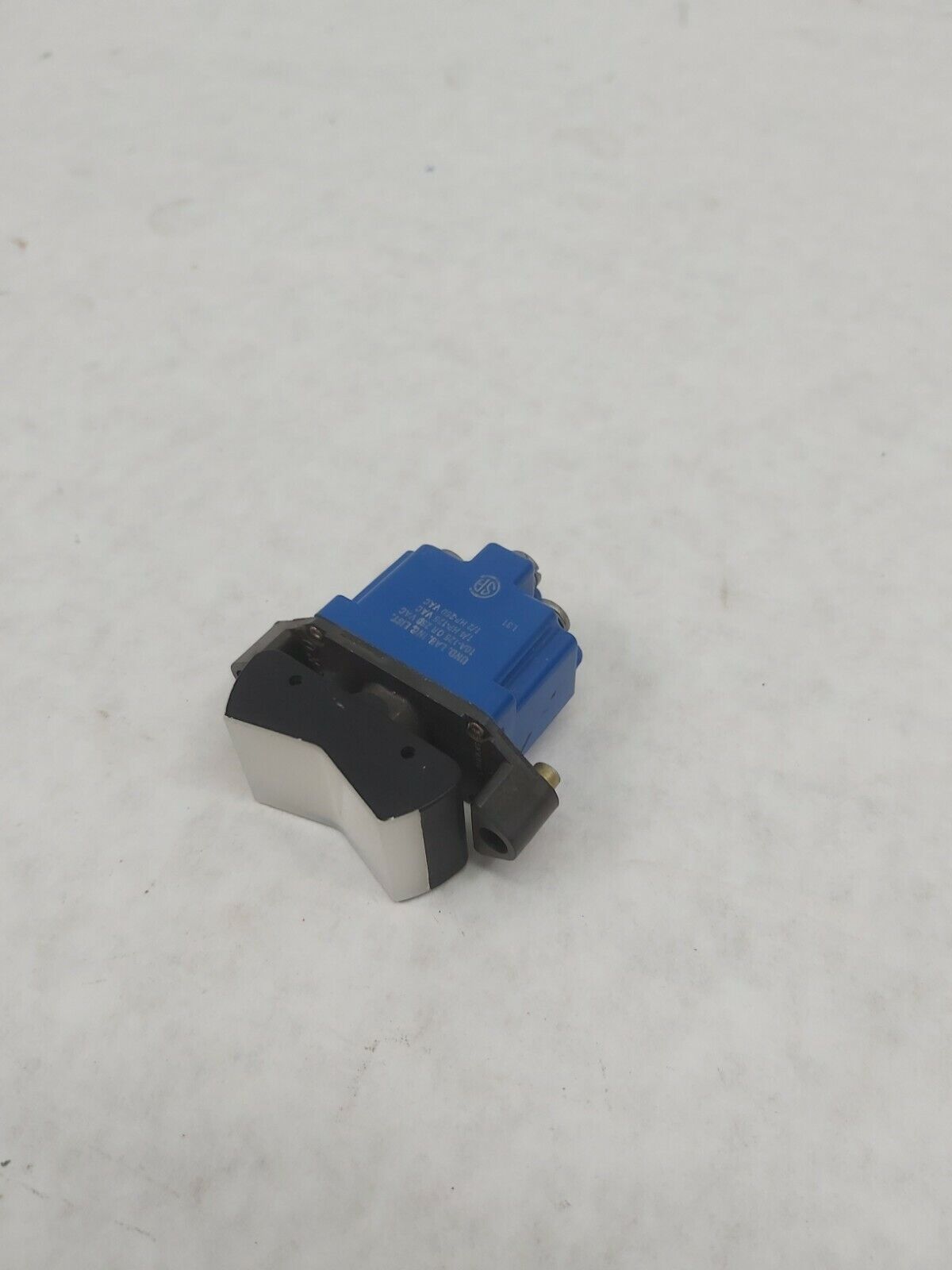 Honeywell 2TP1-7 Switch ON-OFF-ON Rocker