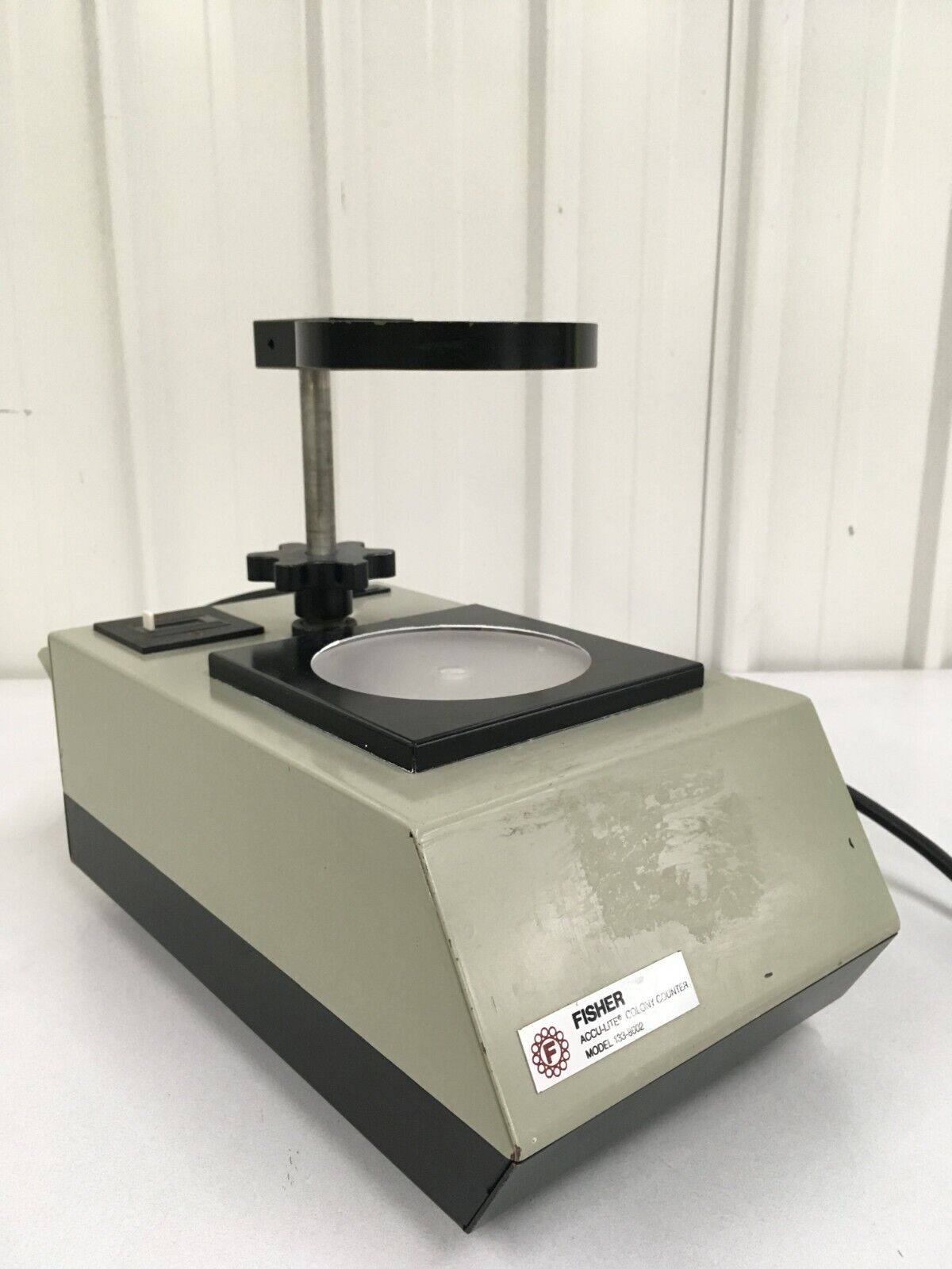Fisher 133-8002 Accu-lite Illuminated Benchtop Magnifying Colony Counter