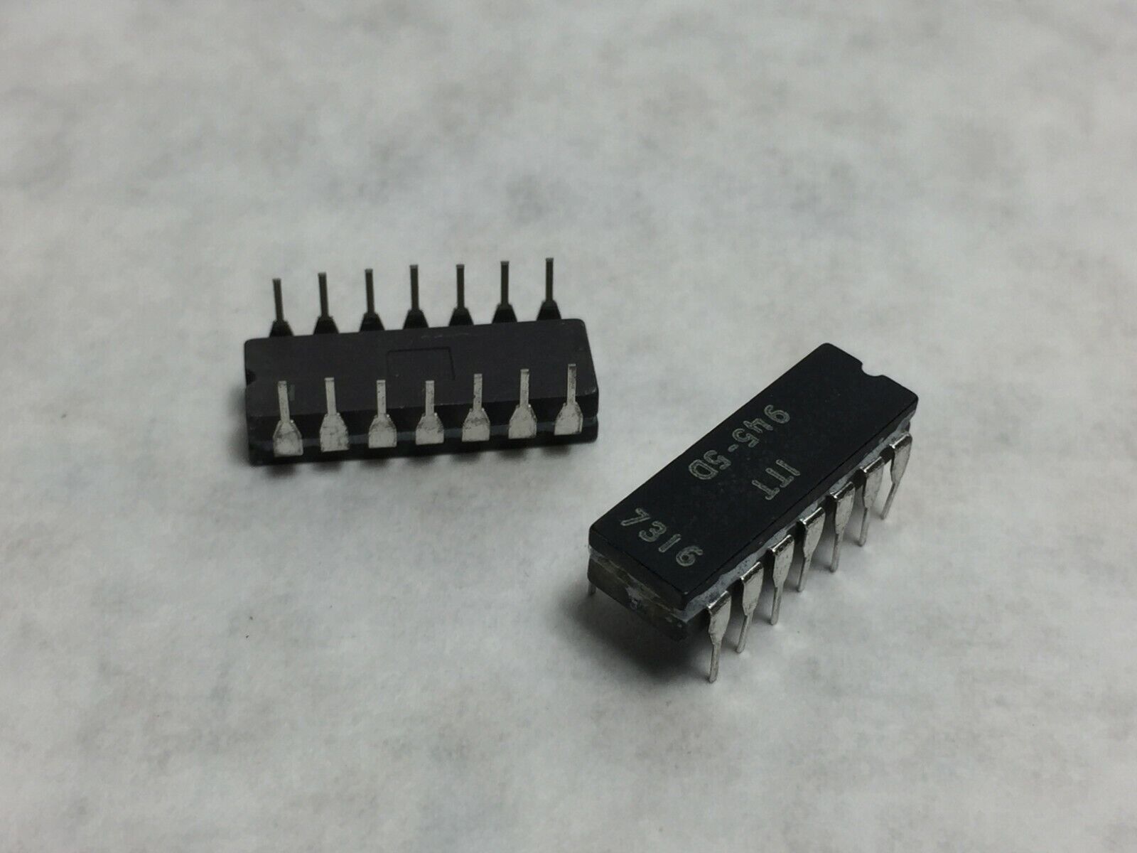 ITT 945-5D Integrated Circuits  Lot of 7 NOS