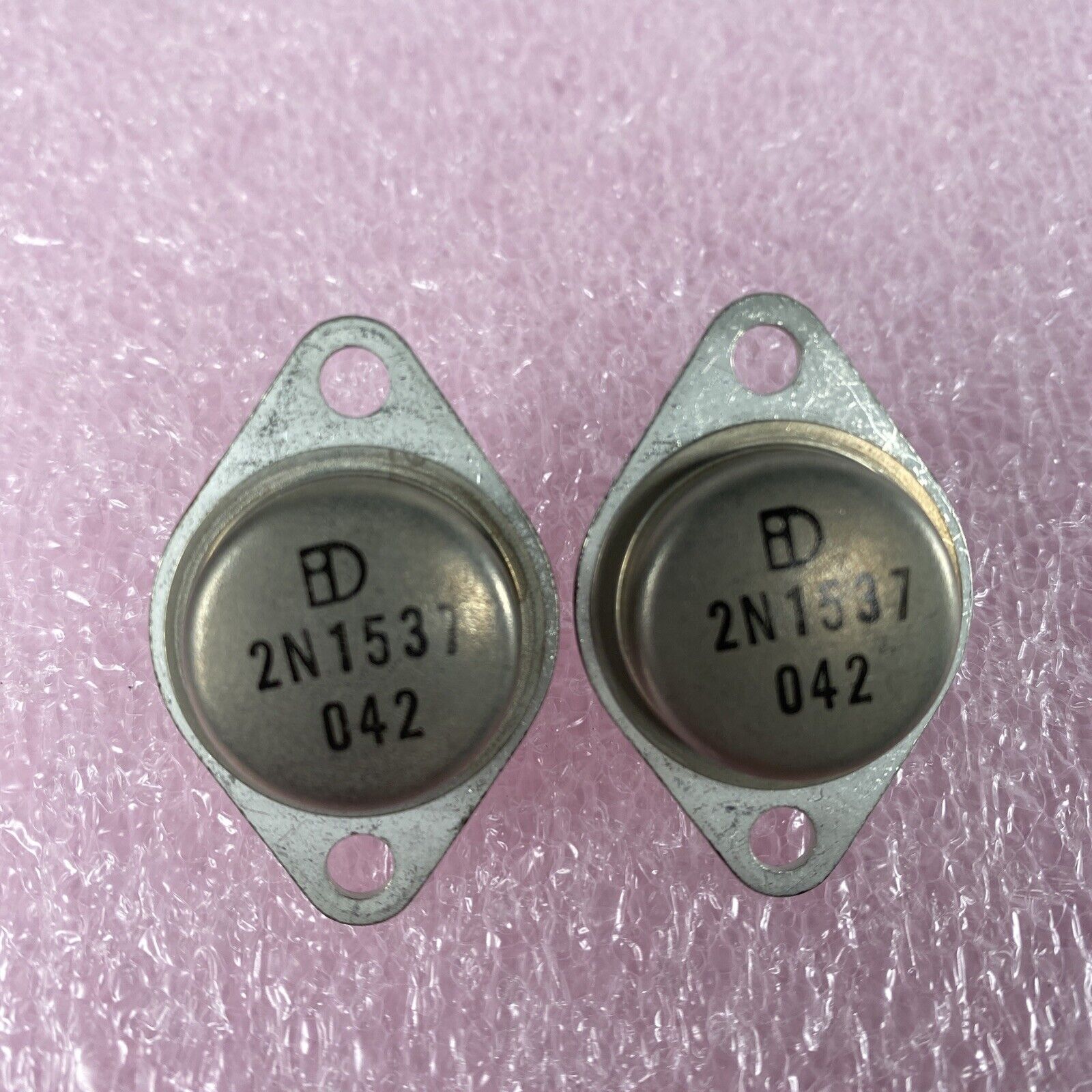 Lot ( 2 )  iD 2N1537  118  Vintage Bipolar Transistor