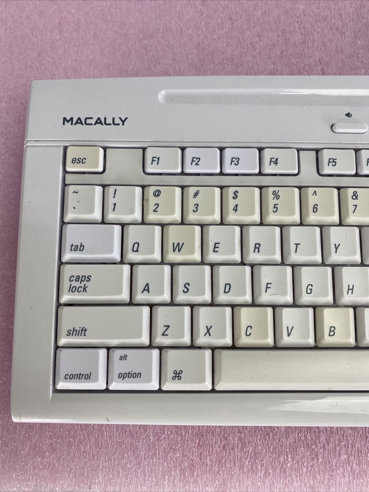 Macally iKEY5U2 White Wired USB Keyboard for Mac & PC Media Buttons USB Ports