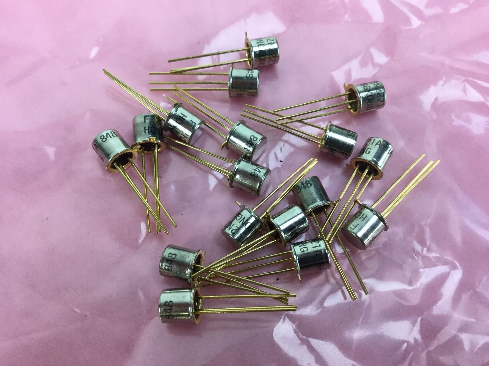 NEW Fairchild 2N2221A Bipolar Transistors - BJT, TO-18, Lot of 17, NEW