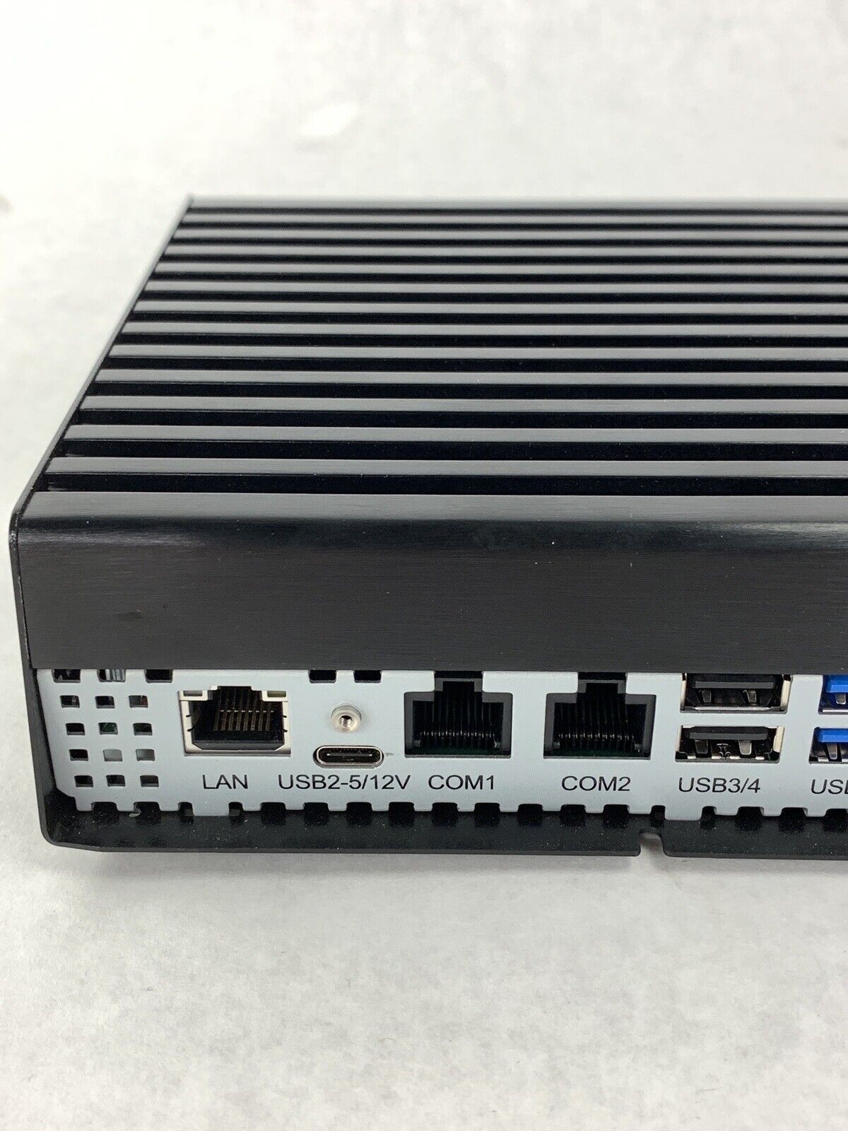 Wincor Nixdorf BEETLE M1350 POS System Celeron 4305 UE 2.0 GHz 8 GB No OS No HDD