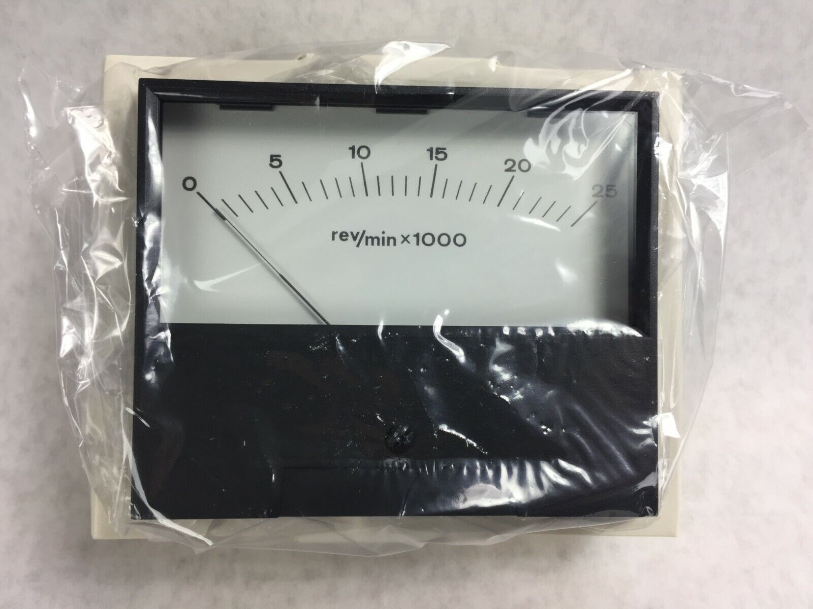 Beede 478046006 FS 25 VAC 25,000 RPM Gauge for RC5 and RC5 B   NIB