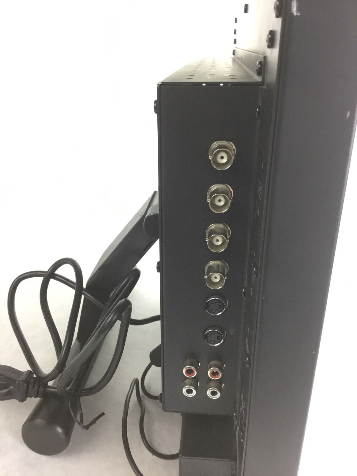 NAV 17RTC 17 Inch Premium LED Monitor w/ Built In Speakers - Grade B