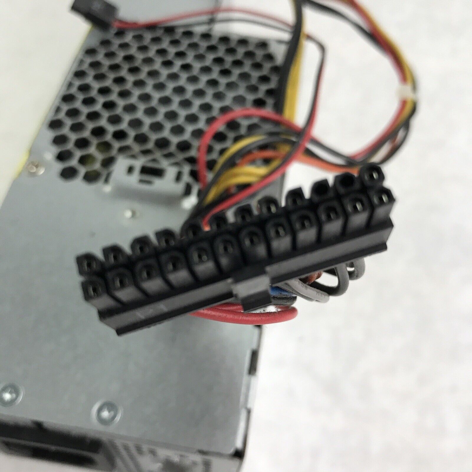 Dell RM112 60Hz 240V 3.5A 235W 24-Pin Switching Power Supply F235E-00