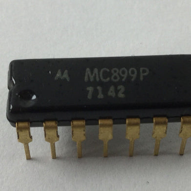 MC899P MOTOROLA VINTAGE 14 Pin Gold Dip