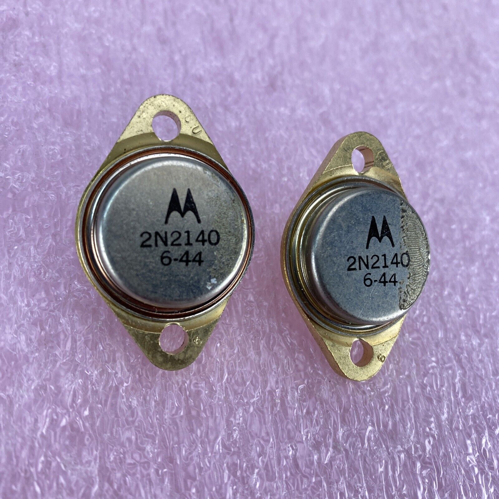 Lot( 2 ) Motorola 2N2140 Bipolar Transistor 6-44