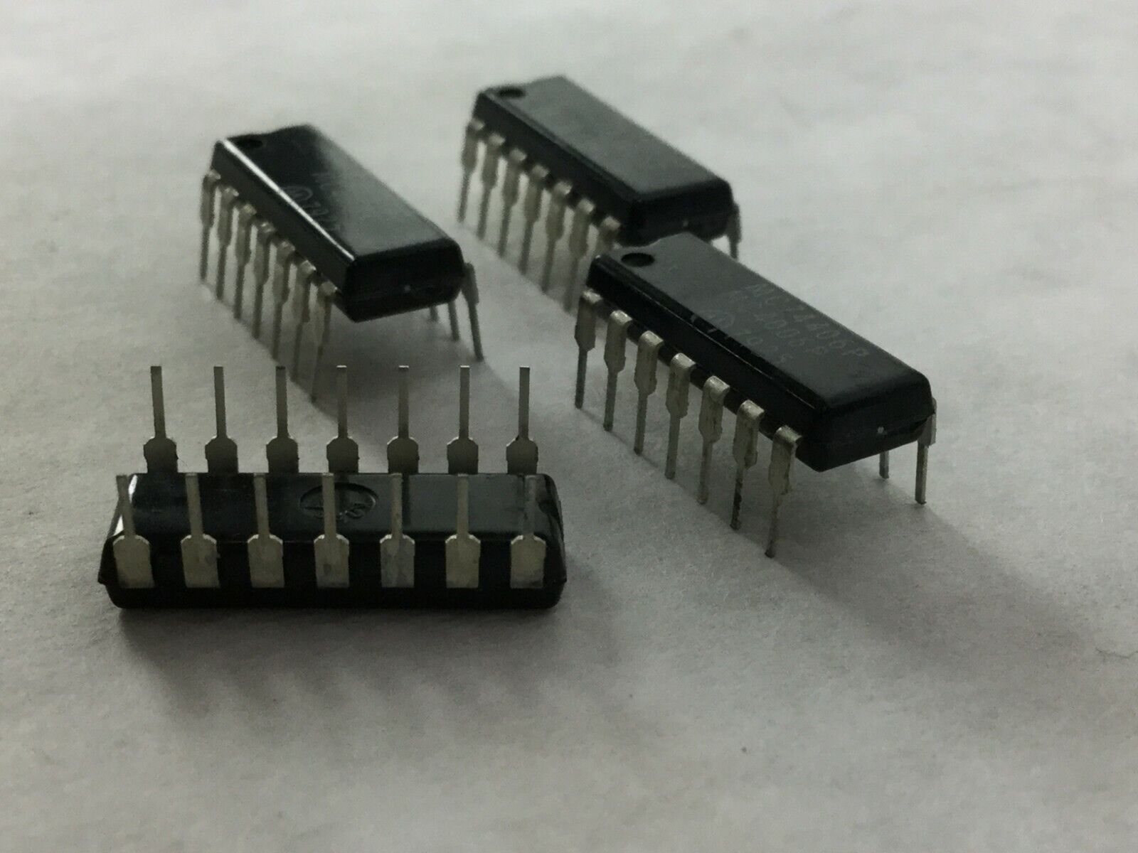 Genuine MOTOROLA MC74406P 3-To-8 Line Demultplexer/Decoder 14 Pin Dip  Lot of 4